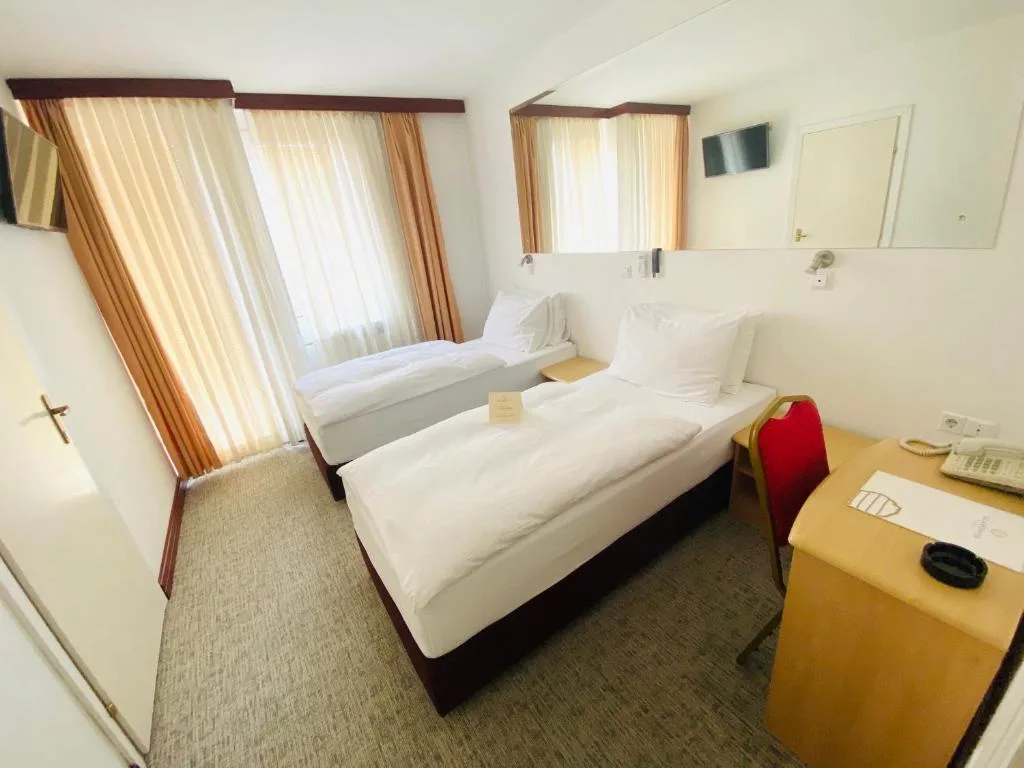 Hotel Slavonija — 4