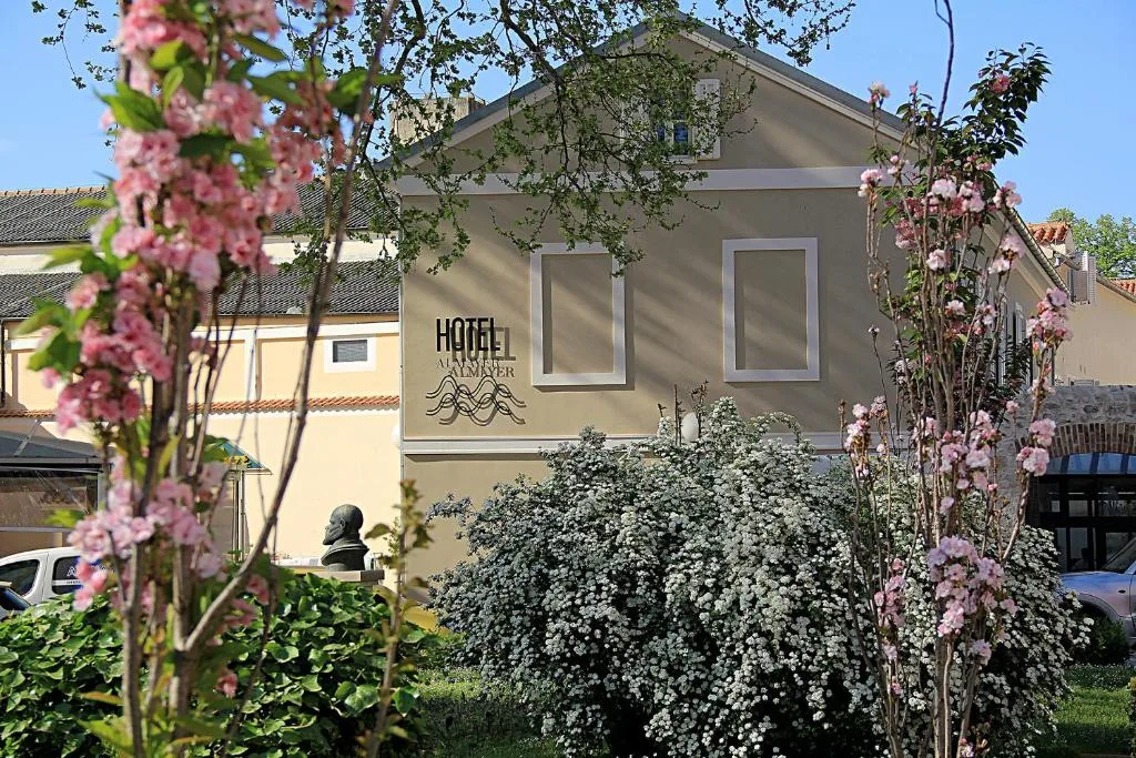 Almayer Art & Heritage Adults Only Hotel and Dépendance rooms — 4