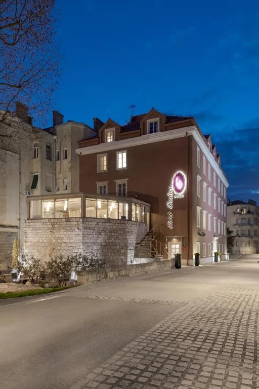Bastion Heritage Hotel — 4