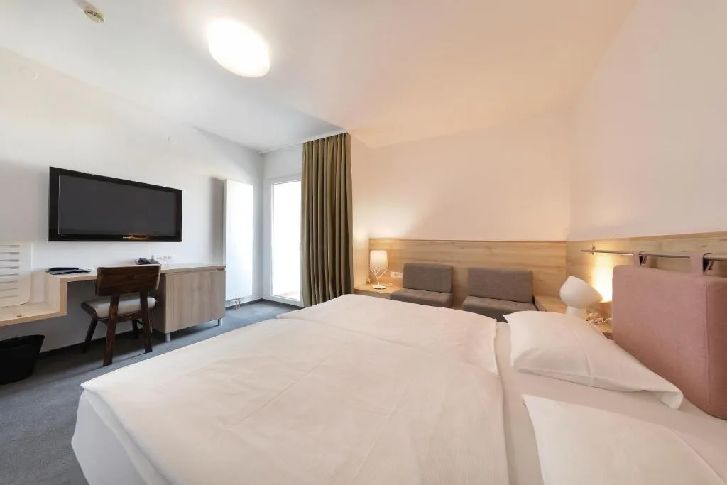 Hotel Mediteran — 2