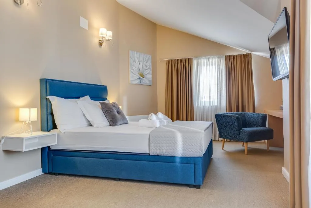 Hotel Sky — 2