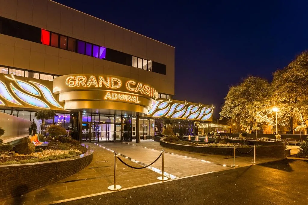 Admiral Hotel — 3
