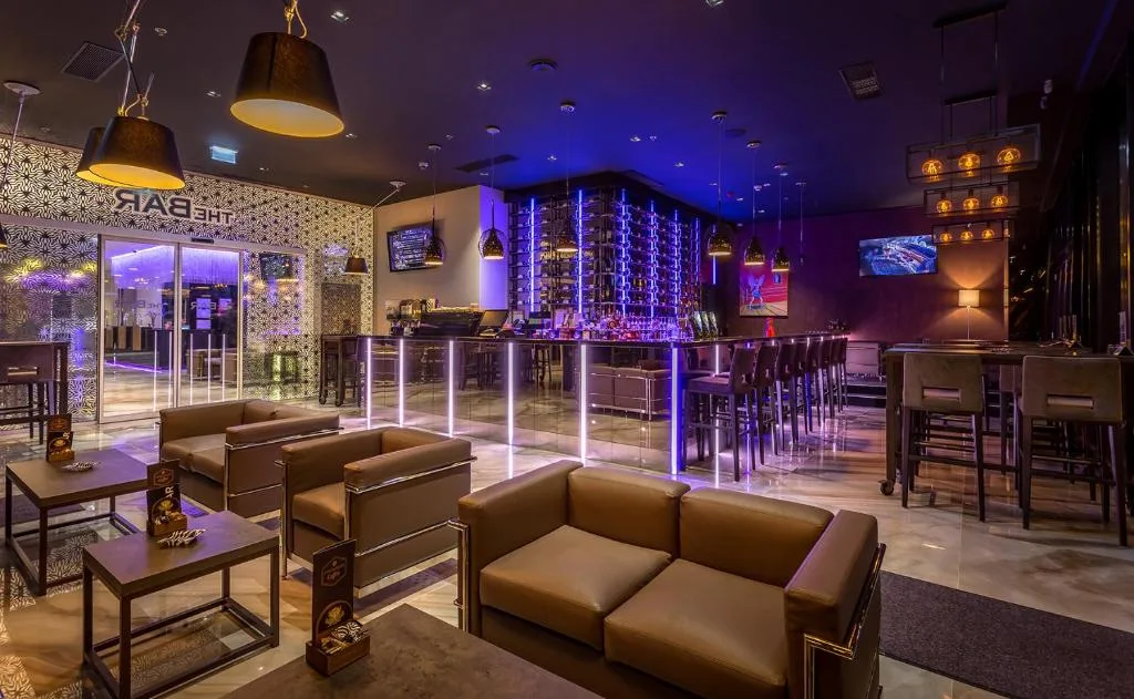 Admiral Hotel — 5