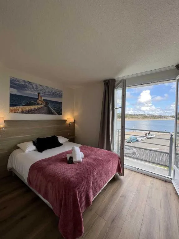 Couett'Hôtel Brest Port de plaisance, Les pieds dans l'eau