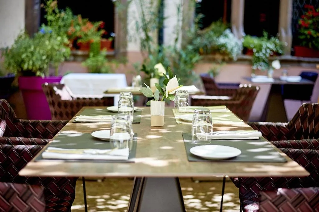 Relais & Châteaux La Maison Des Têtes — 5