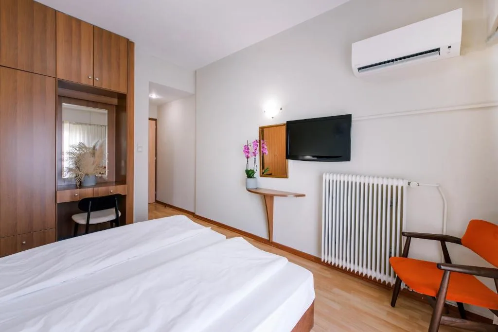 Hotel Cronos — 5