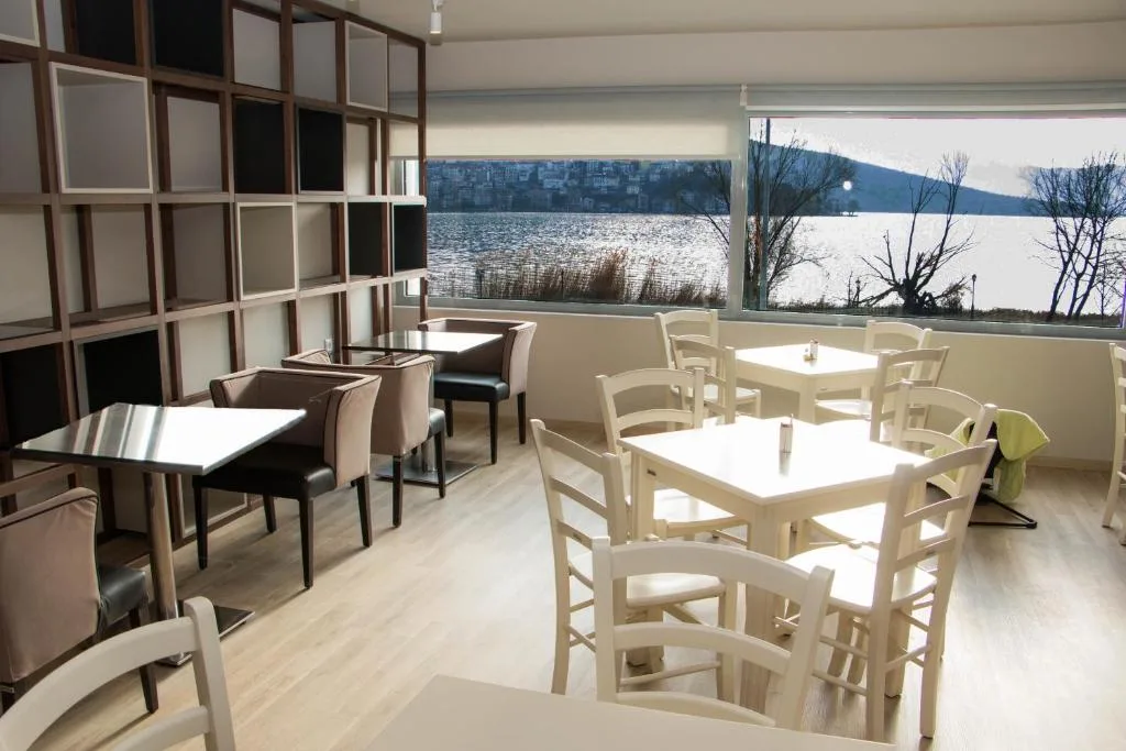 Paralimnio Suites — 4