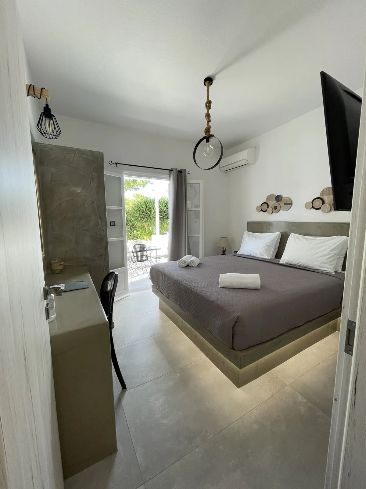 Zoumis Residence