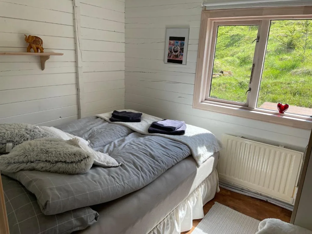 Icelandic Lake House — 2