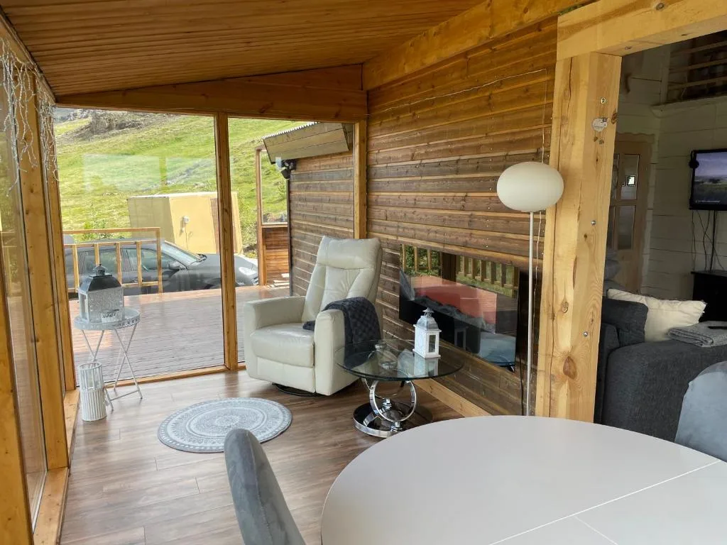 Icelandic Lake House — 4