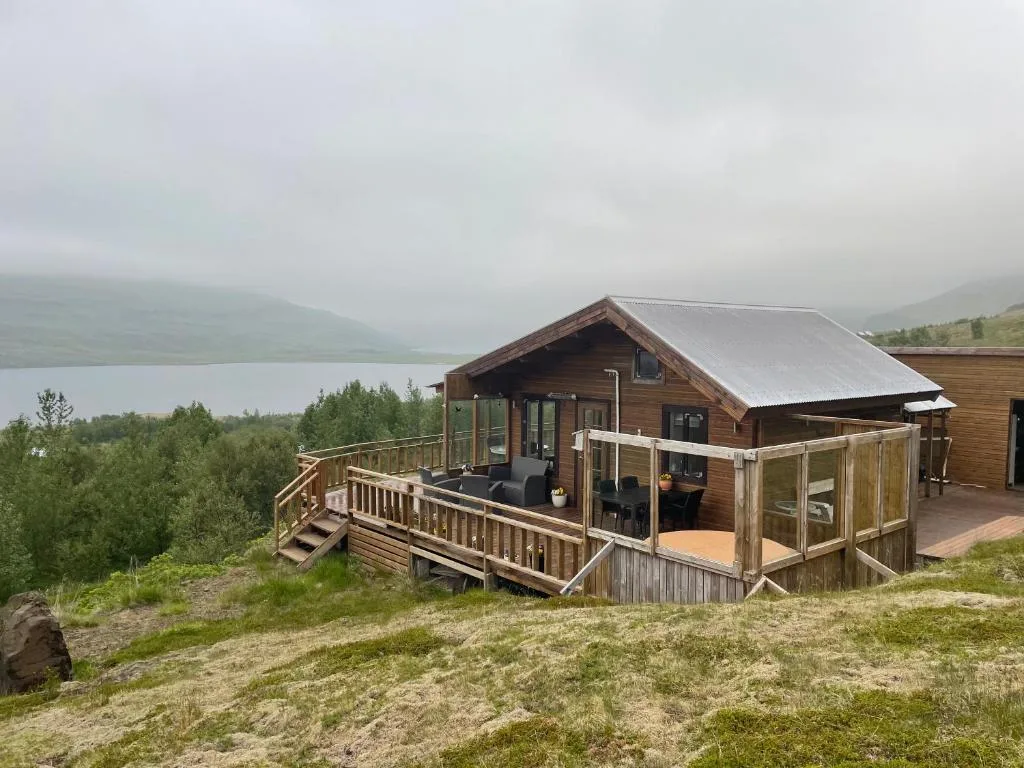 Icelandic Lake House — 5