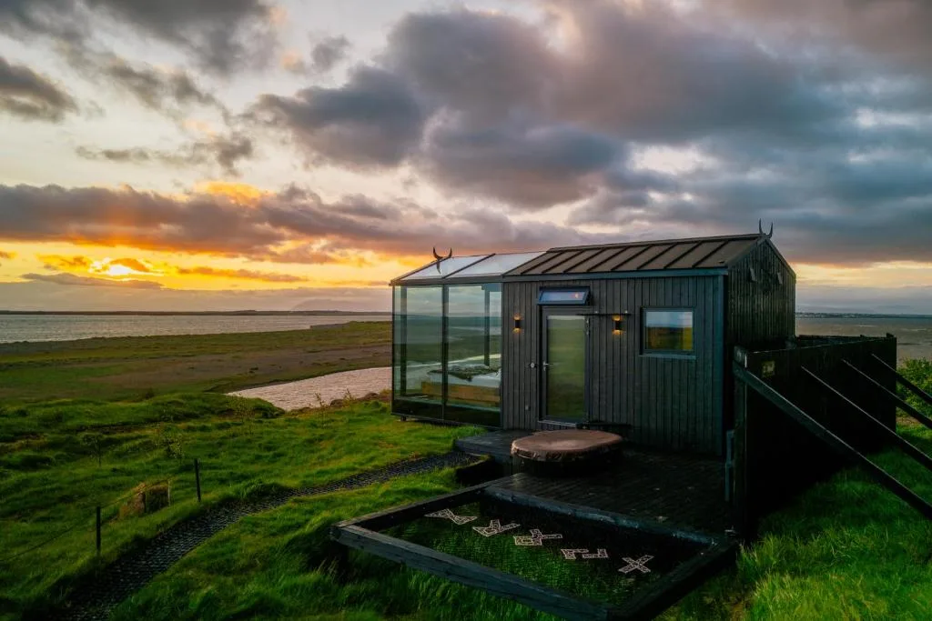 Panorama Glass Lodge WEST