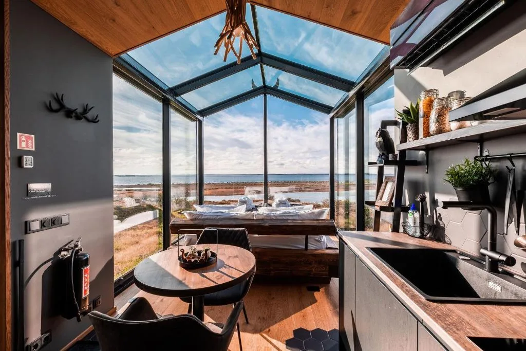 Panorama Glass Lodge WEST — 4
