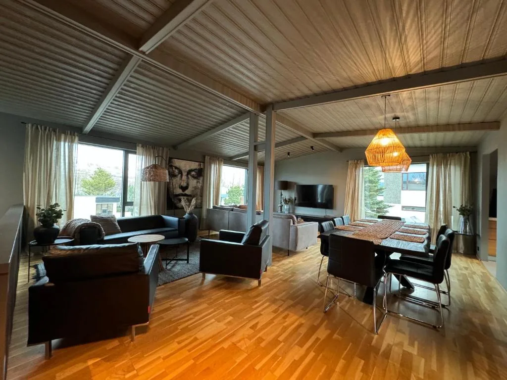 LL Properties - L19 Spacious Boutique Apartment — 2