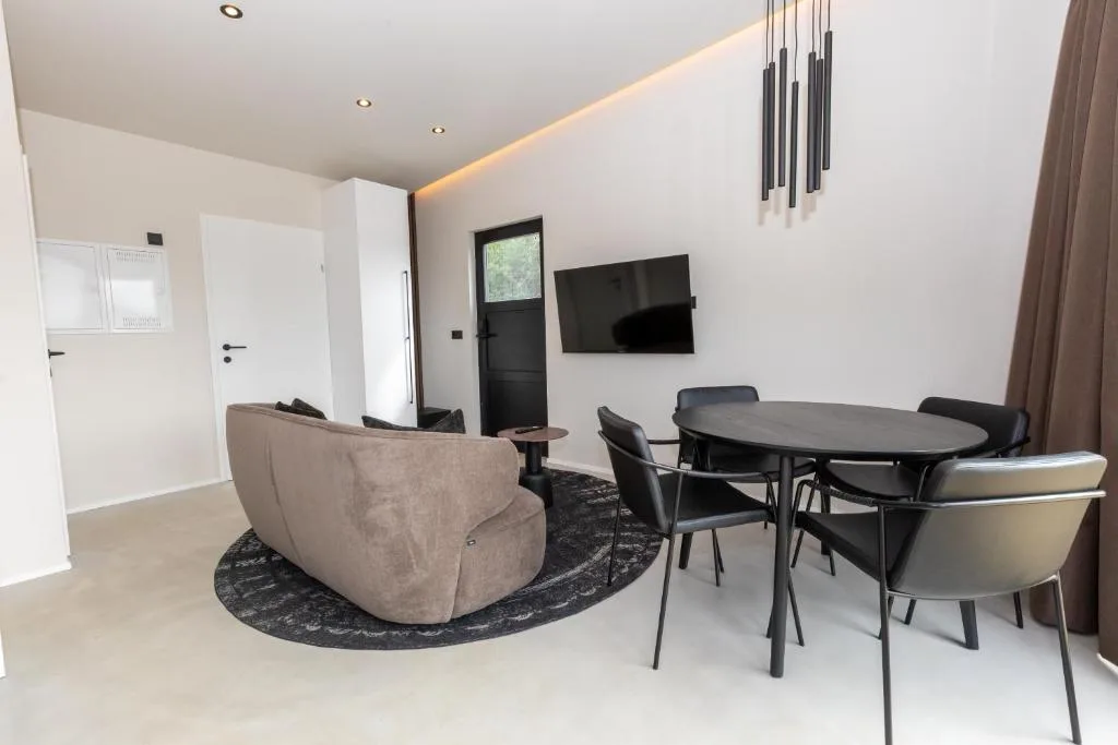 North Mountain View Suites — 5