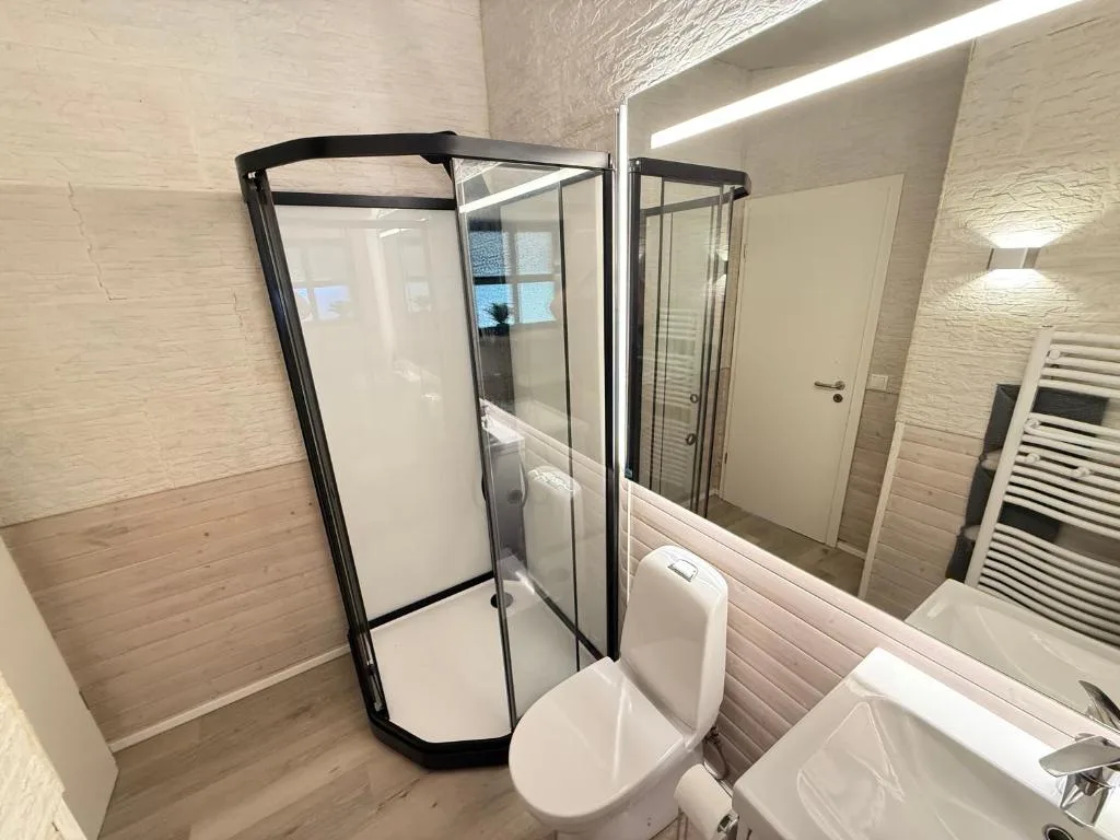 Discover Iceland Private Lodges Two Houses — 3