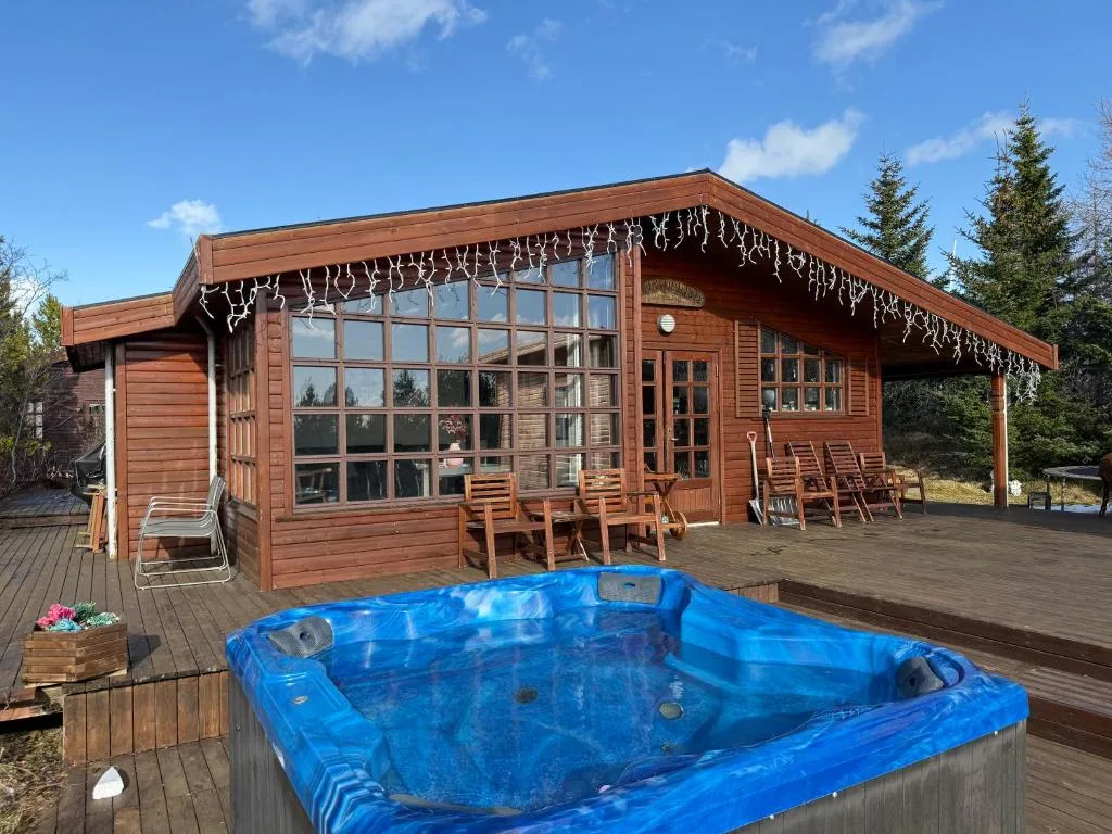 Discover Iceland Private Lodges Two Houses — 4