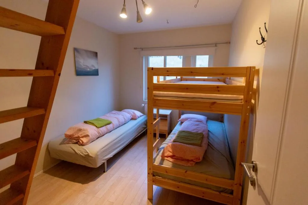 Hvammur 2 Guesthouse Red House — 2