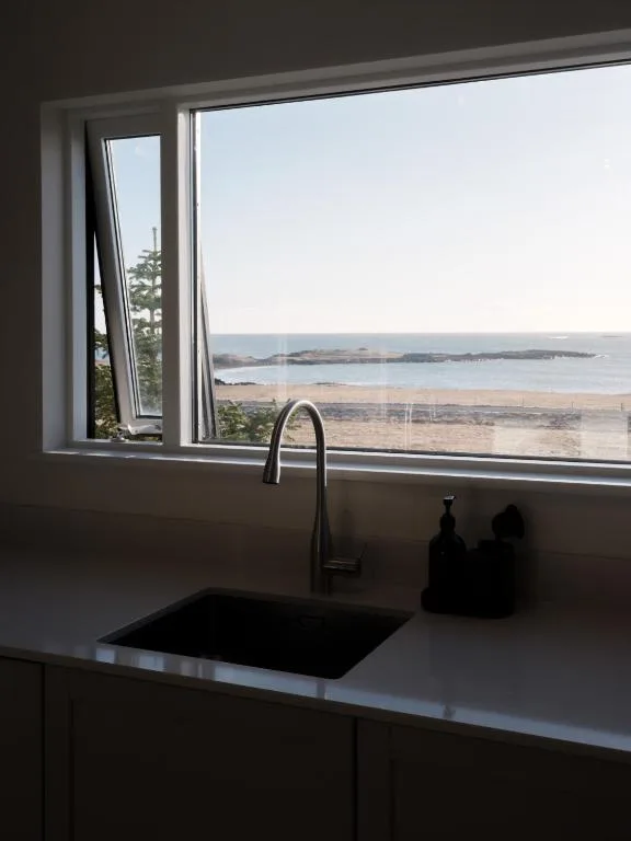 Waterfall Villa - Black Beach & Fjord Views — 3