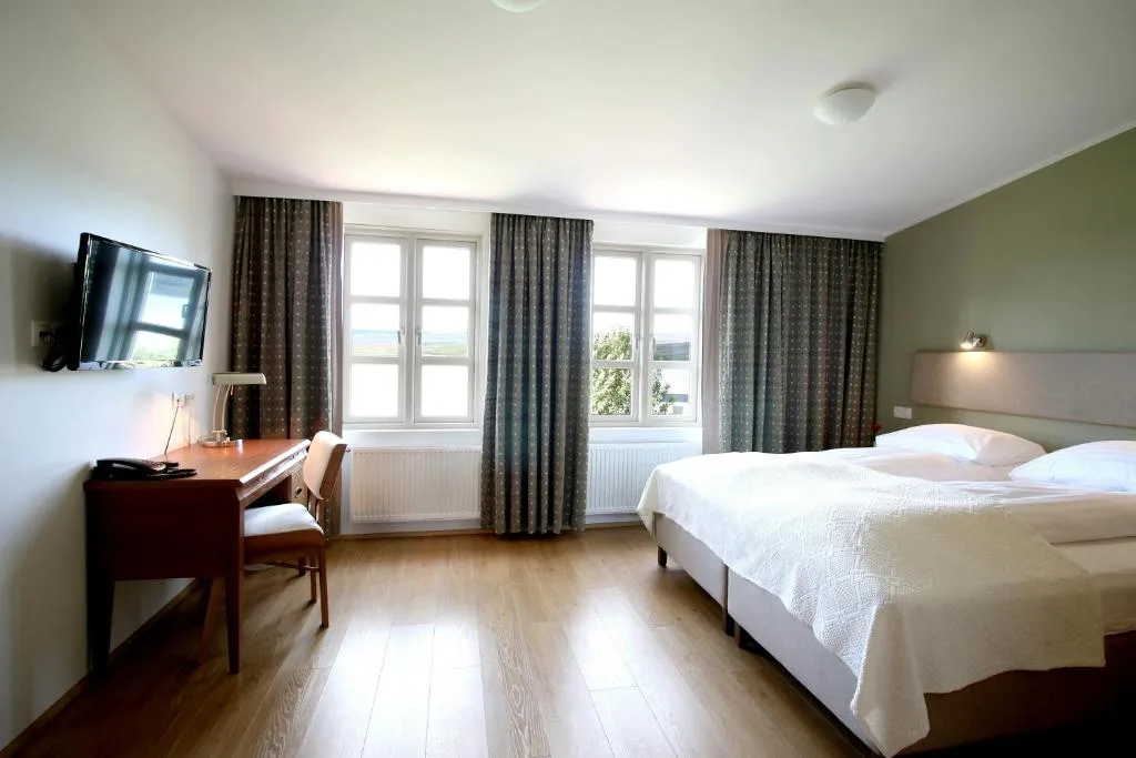 Gistihúsið - Lake Hotel Egilsstadir — 2