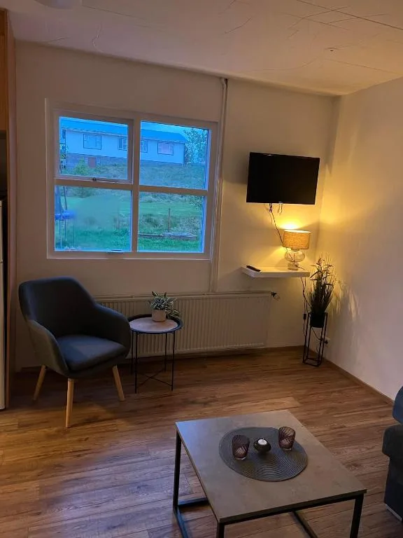 Lakeside Apartments — 5