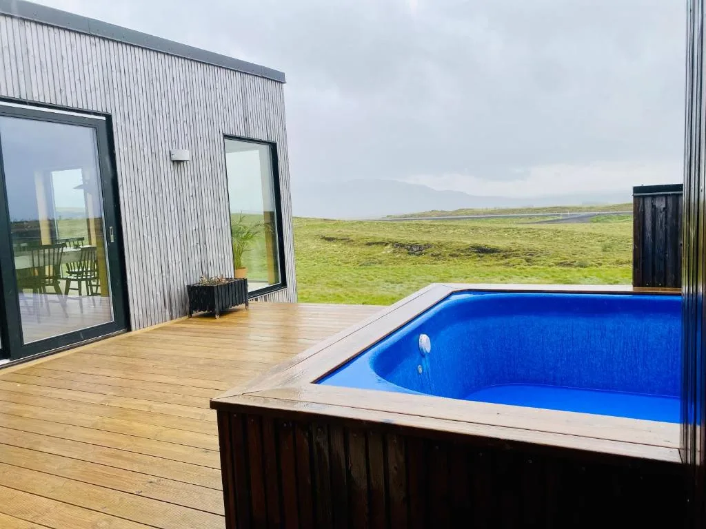 Modern Cottage with Mountain View — 4