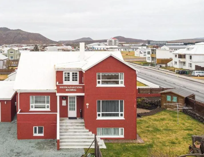 Grindavik Guesthouse self check in & out — 5