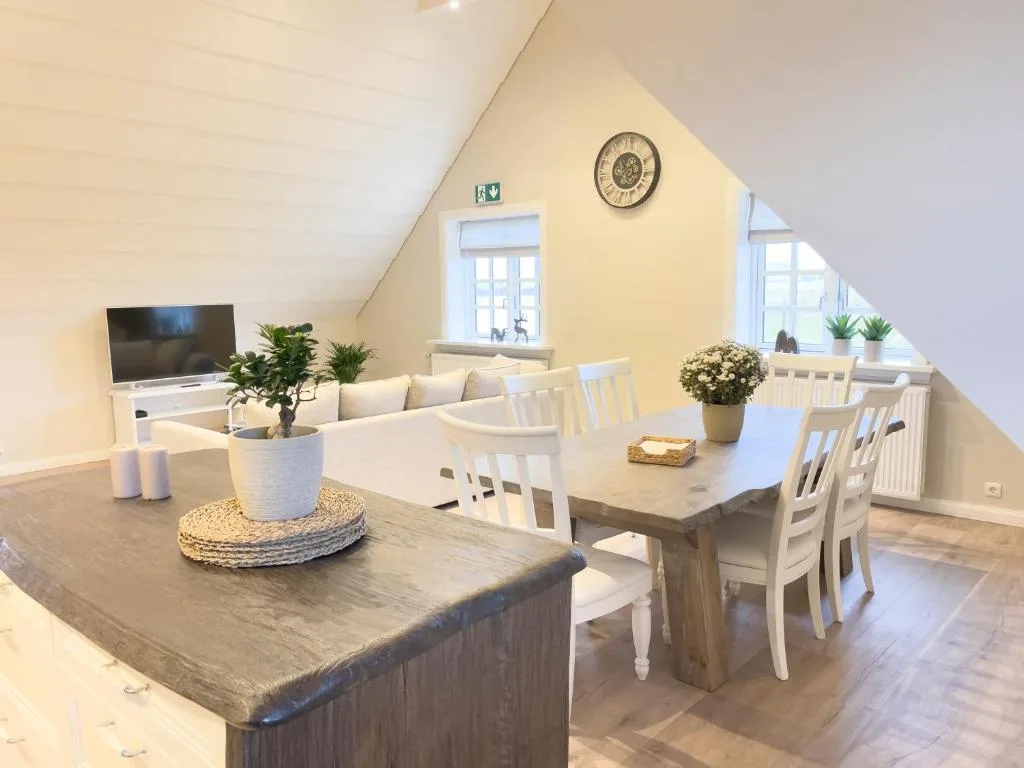Kristinsson Apartments second floor — 4