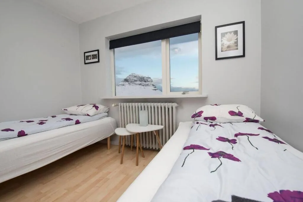 Two bathrooms Free parking Beds for 9 pers Great view — 2
