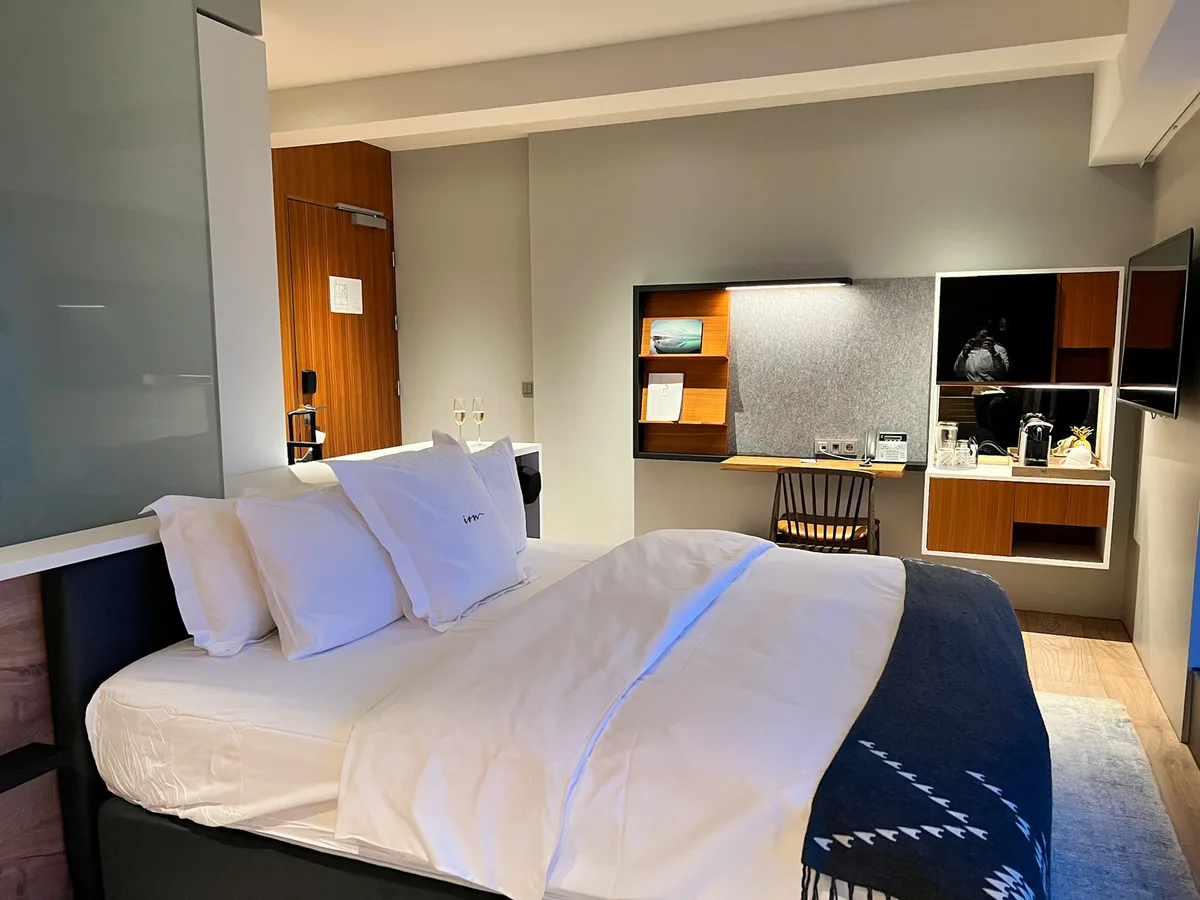 Ion City Hotel — 2