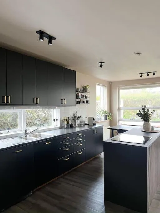 Family villa in suburban Reykjavik — 5