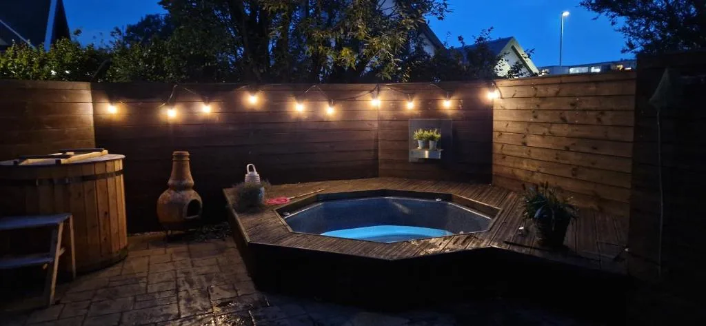 Luxury Villa, hot & cold tub for 8 person