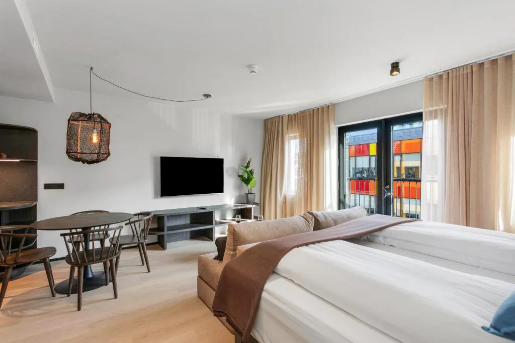 Strand Hotel Apartments — 5
