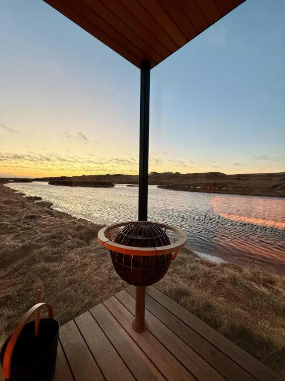 Nest Retreat Iceland - Mirror Houses by the Rangá river — 3