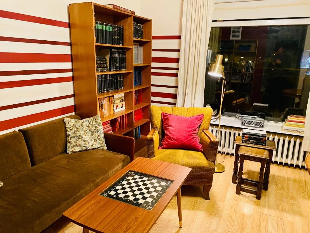 The Bookstore Family Apartment — 5