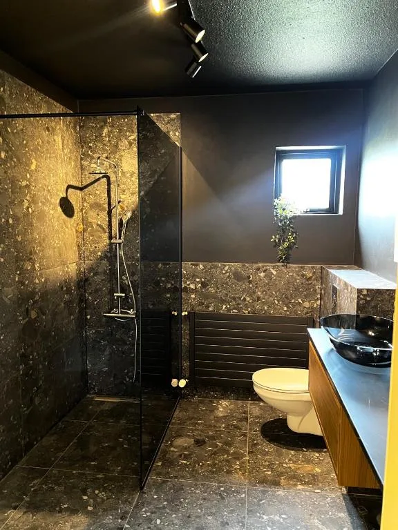 The Greyhouse "Big Apartment" — 3