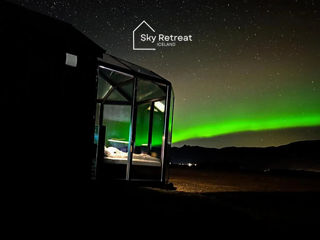 Aurora Glass Cabin I Private Sauna and Jacuzzi — 2