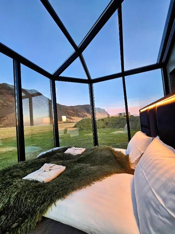 Aurora Glass Cabin I Private Sauna and Jacuzzi — 3