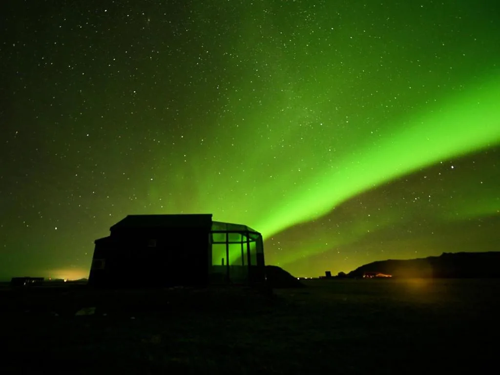Aurora Glass Cabin I Private Sauna and Jacuzzi — 4