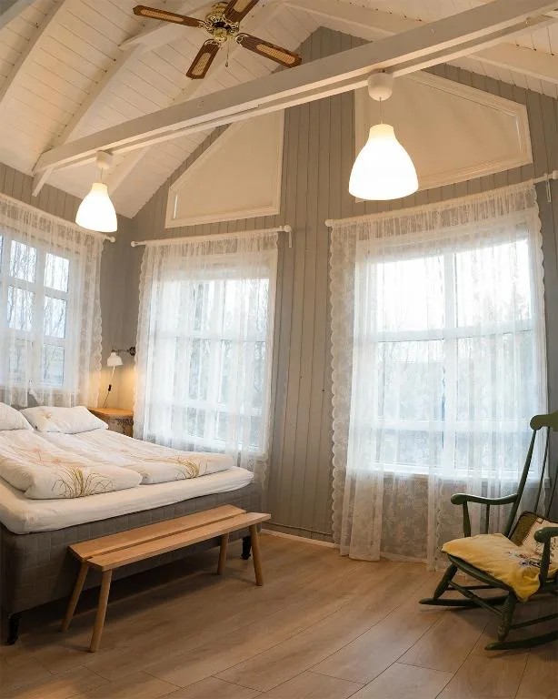 Grund Cabin — 2