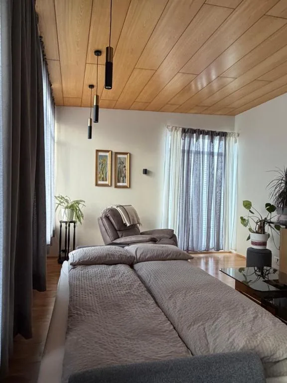 Keflavík 3BR Home, Near Airport, Sleeps 7 — 2