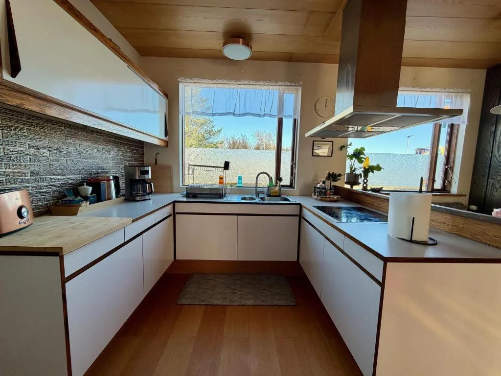 Keflavík 3BR Home, Near Airport, Sleeps 7 — 4