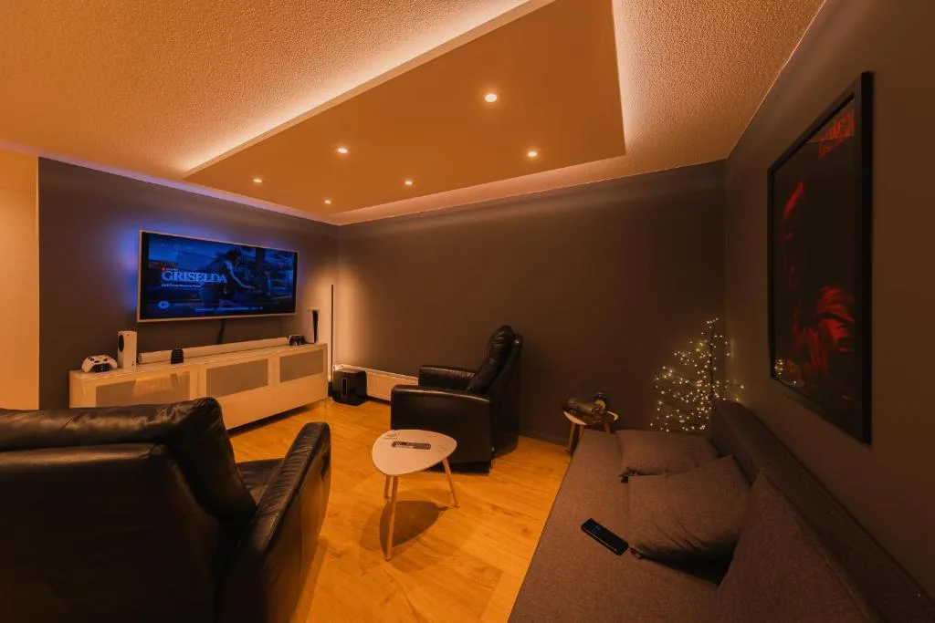 Smart Luxury - Private Gym, Hot Tub & Sauna — 2