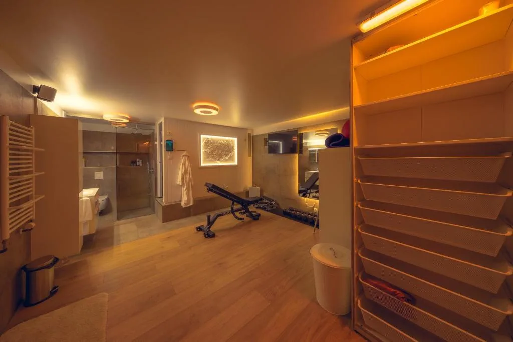 Smart Luxury - Private Gym, Hot Tub & Sauna — 3
