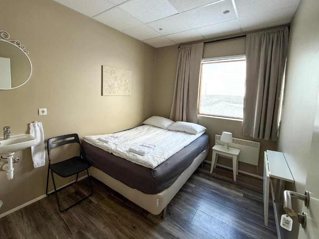 Við Hafið Oceanfront Guesthouse — 3
