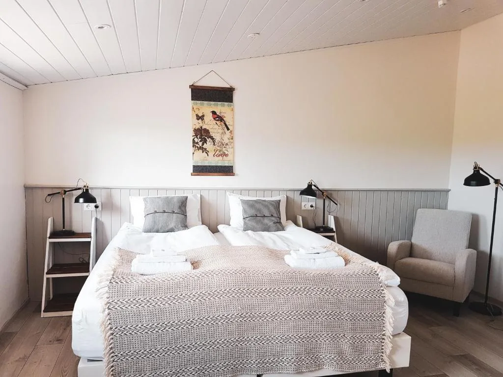 Grásteinn Guesthouse — 2
