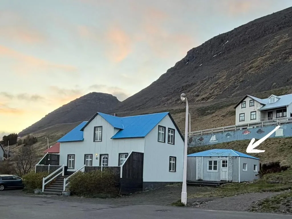 Cozy Studio with Ocean & Mountain Views