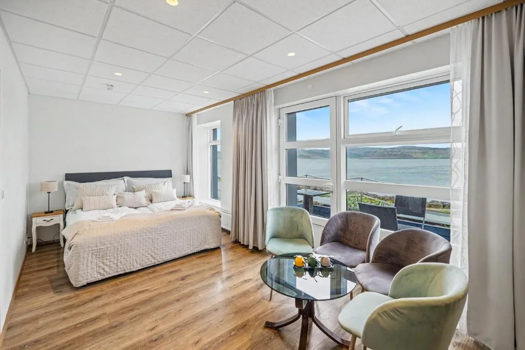 Hotel West — 2