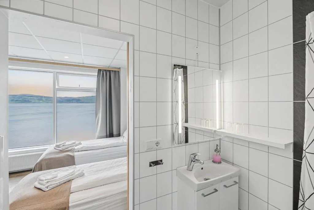 Hotel West — 3