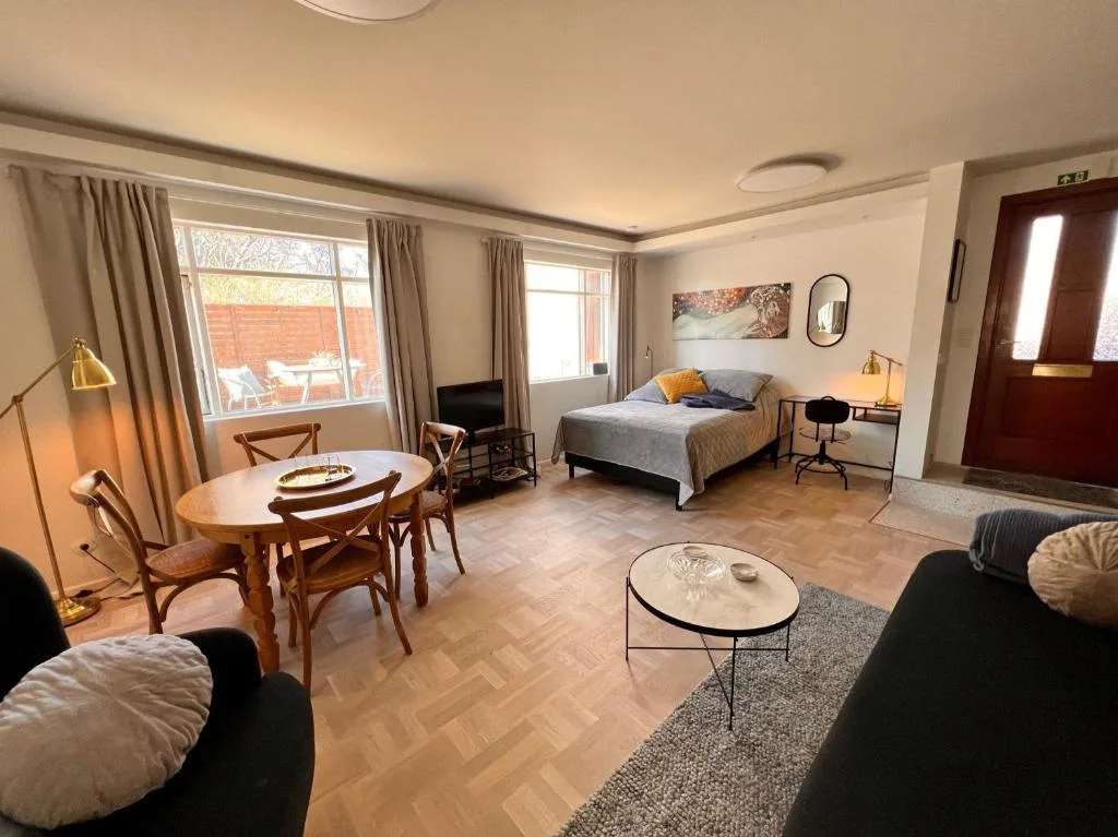 Casa Dísa - Apartments A Boutique Guesthouse in Reykjavik City`s Central Park and Botanical Garden in Laugardalur, Hot-Spring-Valley — 3